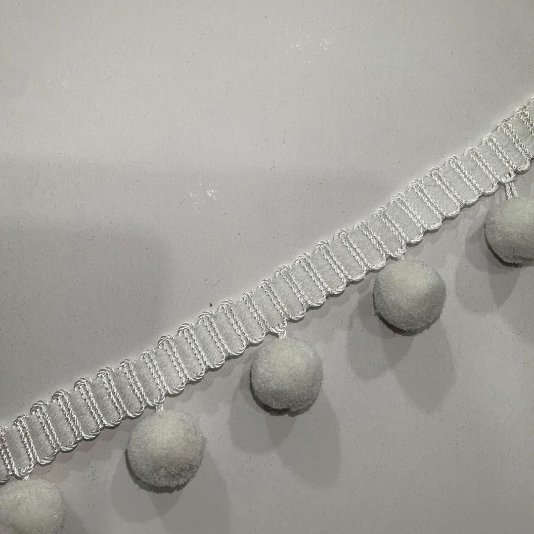 Decorative Pompon Belt Bowlift