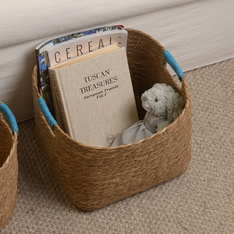 Stylish storage basket made of woven natural fibers Bowlift