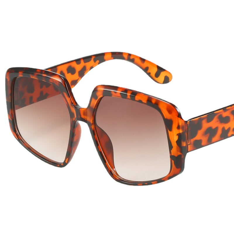 Women's modern square sunglasses with high-quality UV protection technologies Bowlift