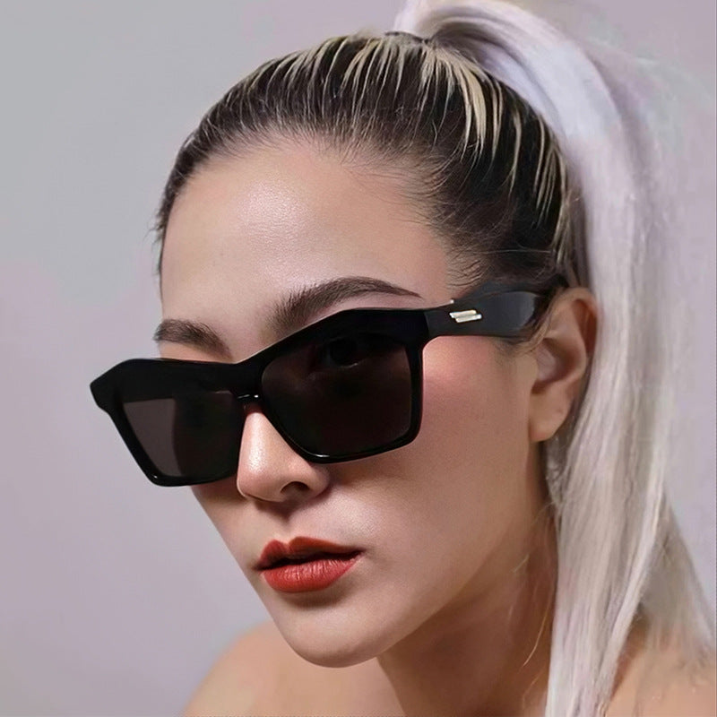 Women's Fashion Sunglasses in Modern Geometric Design Bowlift