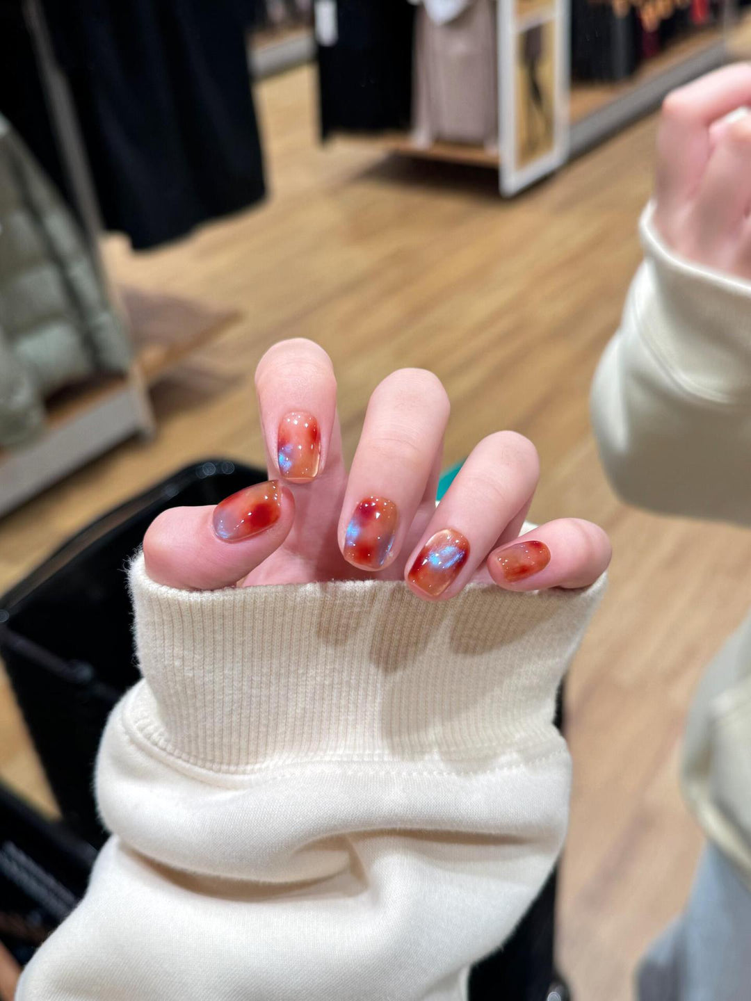 Artificial nails with shimmering galaxy patterns Bowlift