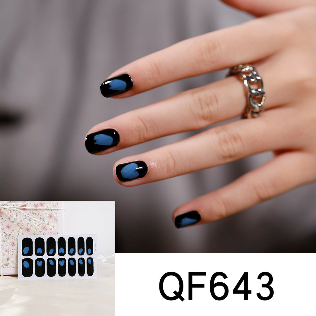 Artificial nail design with heart motif Bowlift