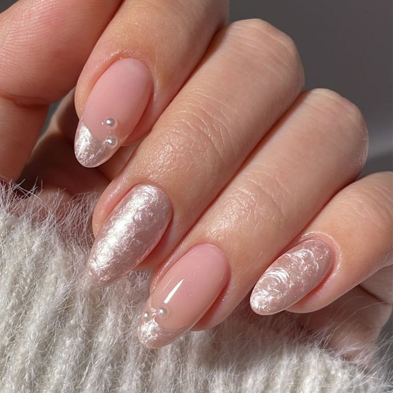 Artificial nail set with shimmering pearl and glittering accents Bowlift