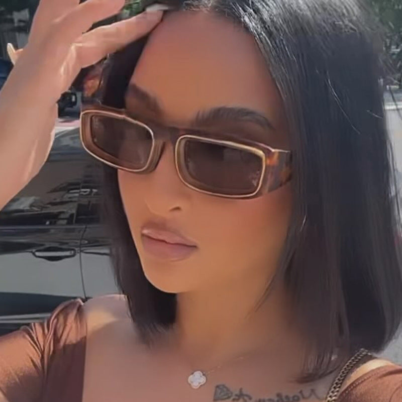 Ladies trendy rectangular sunglasses with elegant color play Bowlift
