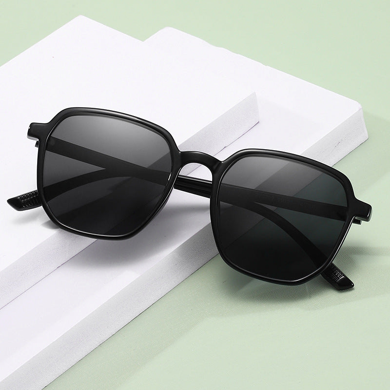 Women's Square Sunglasses with Modern Frame Bowlift
