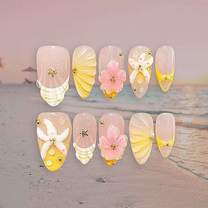 creative nail art set with maritime motifs and sparkling accents Bowlift