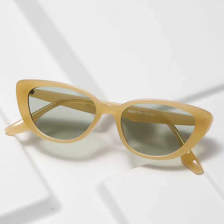 Women's Cat-Eye Sunglasses with Stylish Tortoiseshell Design Bowlift