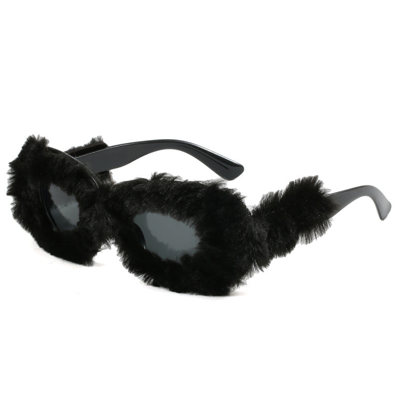 Women eye-catching designer sunglasses with luxurious fur frame Bowlift