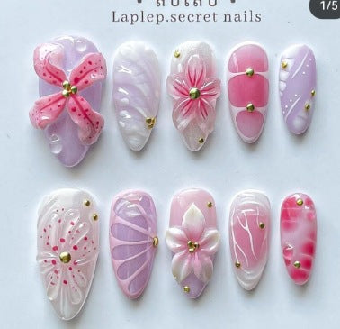 Nail art set with floral and pearl embellished elements Bowlift