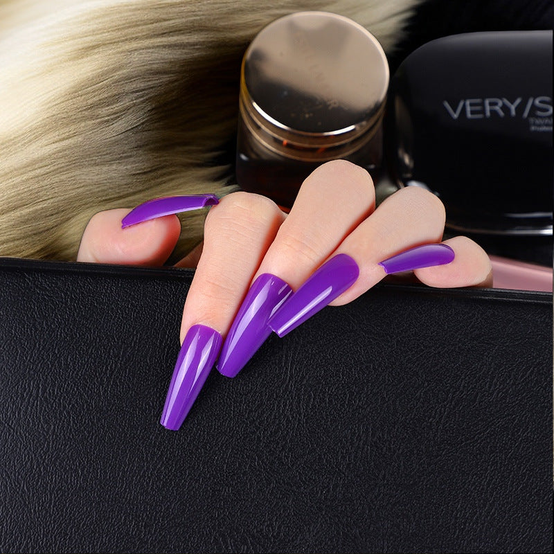 Artificial nails with elegant design Bowlift