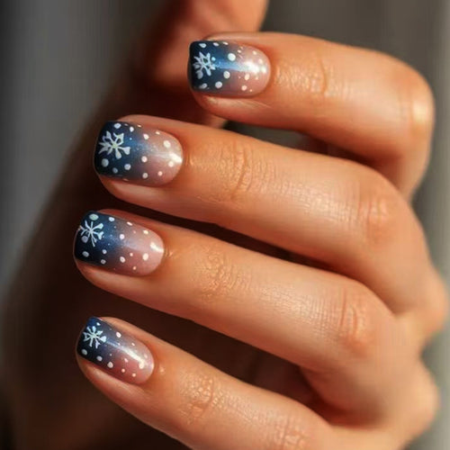 Artificial nails with winter snow crystal design Bowlift