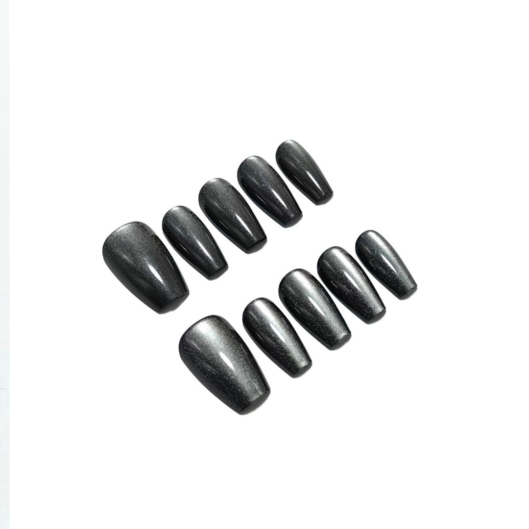 Nail art set with elegant metallic finish Bowlift