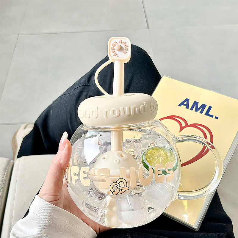 Ladies drinking container with innovative fruit insert Bowlift