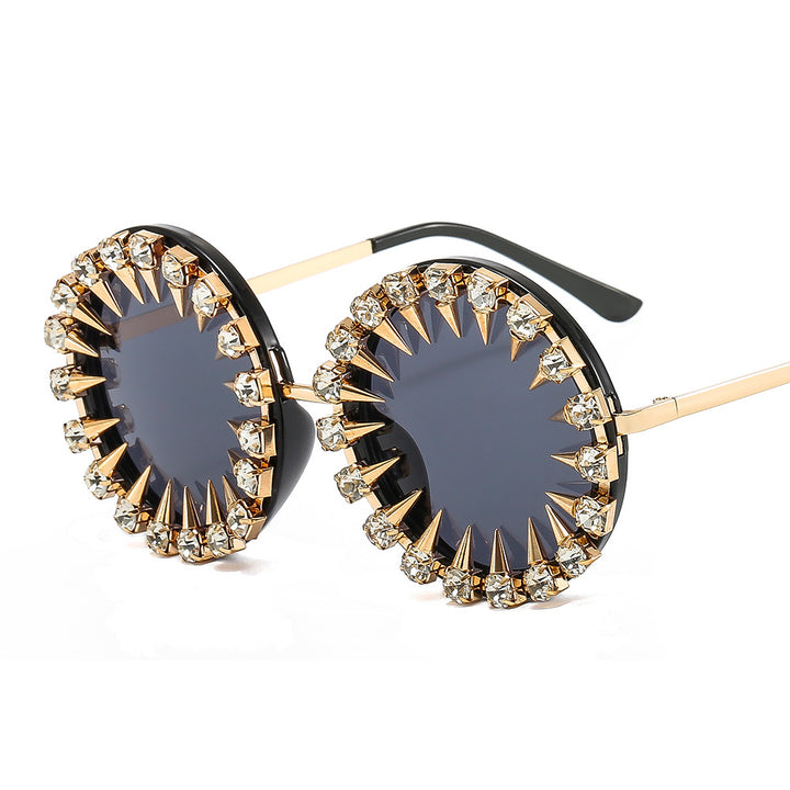 Women’s creative and eye-catching sunglasses with spikes and rhinestone details Bowlift