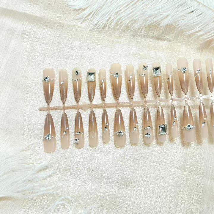 Artificial nails with sparkling rhinestone decorations Bowlift