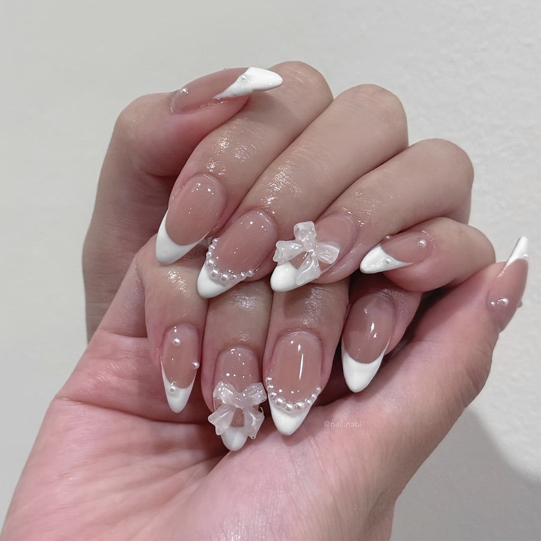 Artificial nail set with elegant decorative elements Bowlift