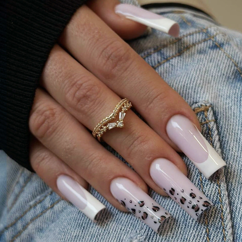 Artistic Press-On Nail Set with Stylish Animal Print Design Bowlift
