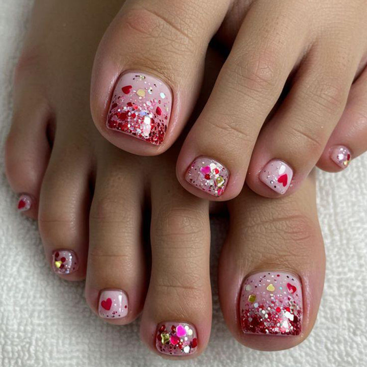 Nail art with sparkling hearts Bowlift