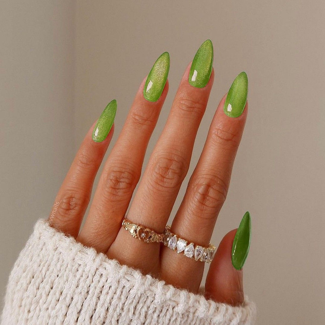 Artificial nail set with elegant glitter finish Bowlift