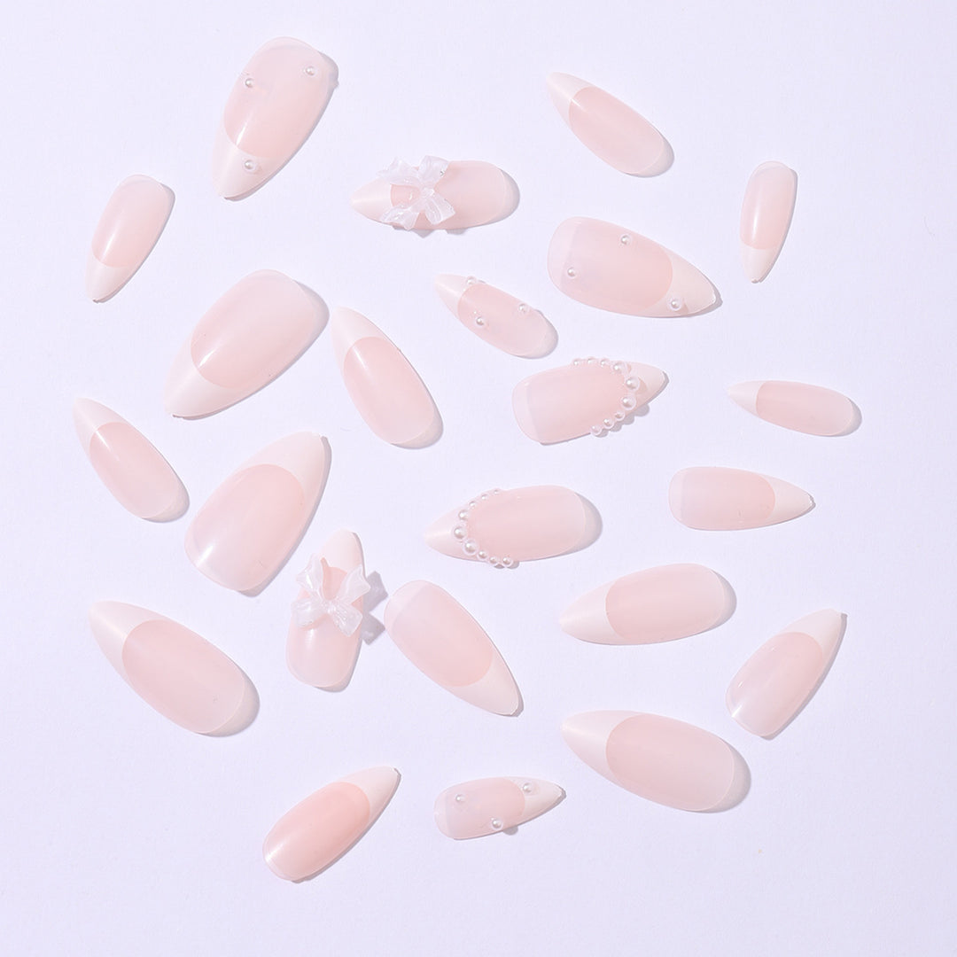 Artificial nail set with luxurious embellishments and sparkling details Bowlift
