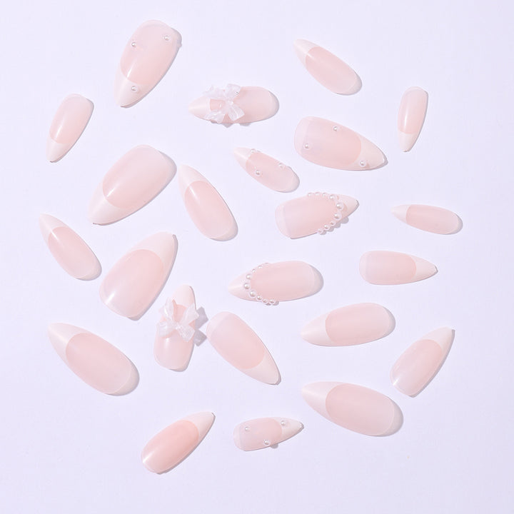 Artificial nail set with luxurious embellishments and sparkling details Bowlift
