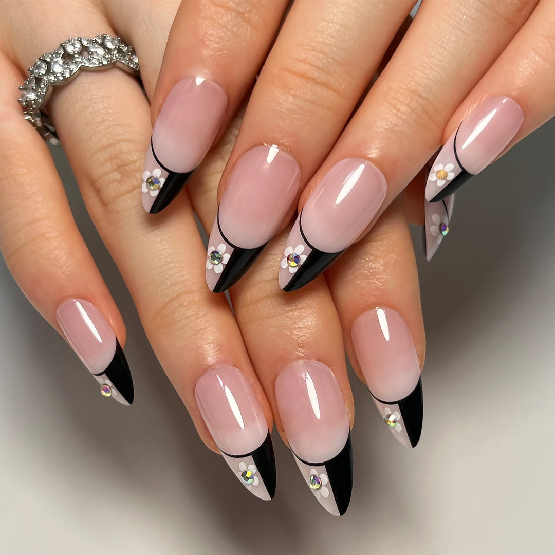 Artful nail art in elegant stiletto design Bowlift