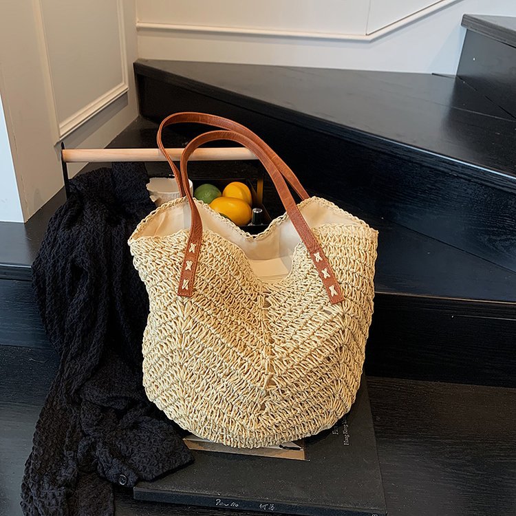Shoulder bag made of hand-woven natural material Bowlift