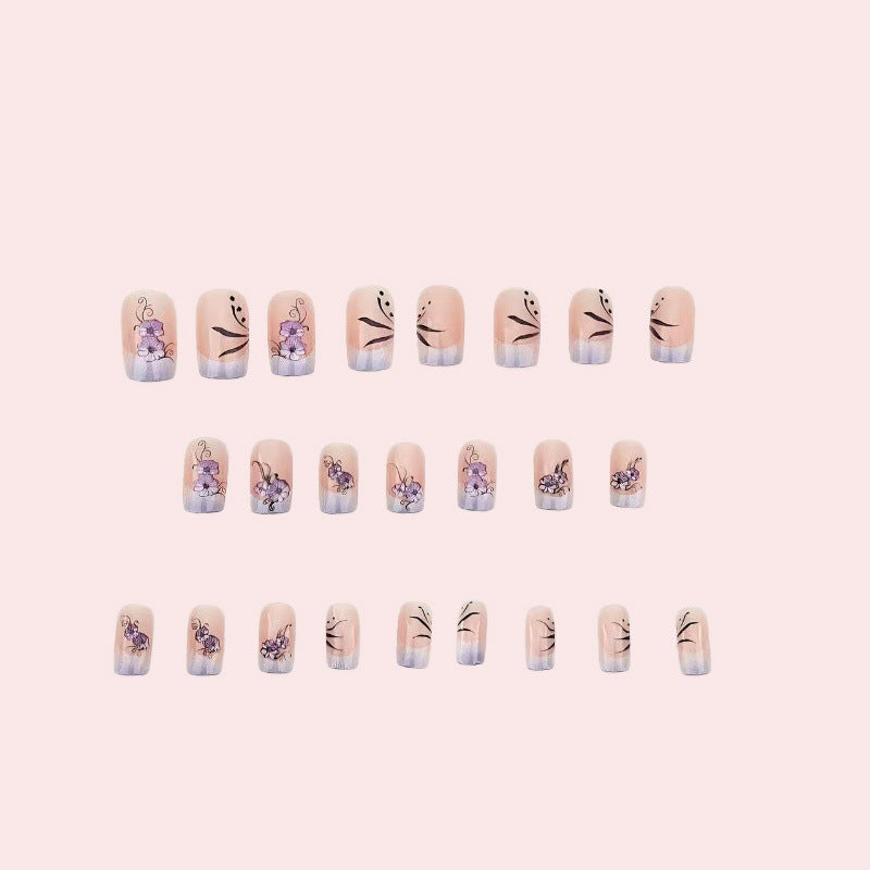 Nail art set with floral accents Bowlift