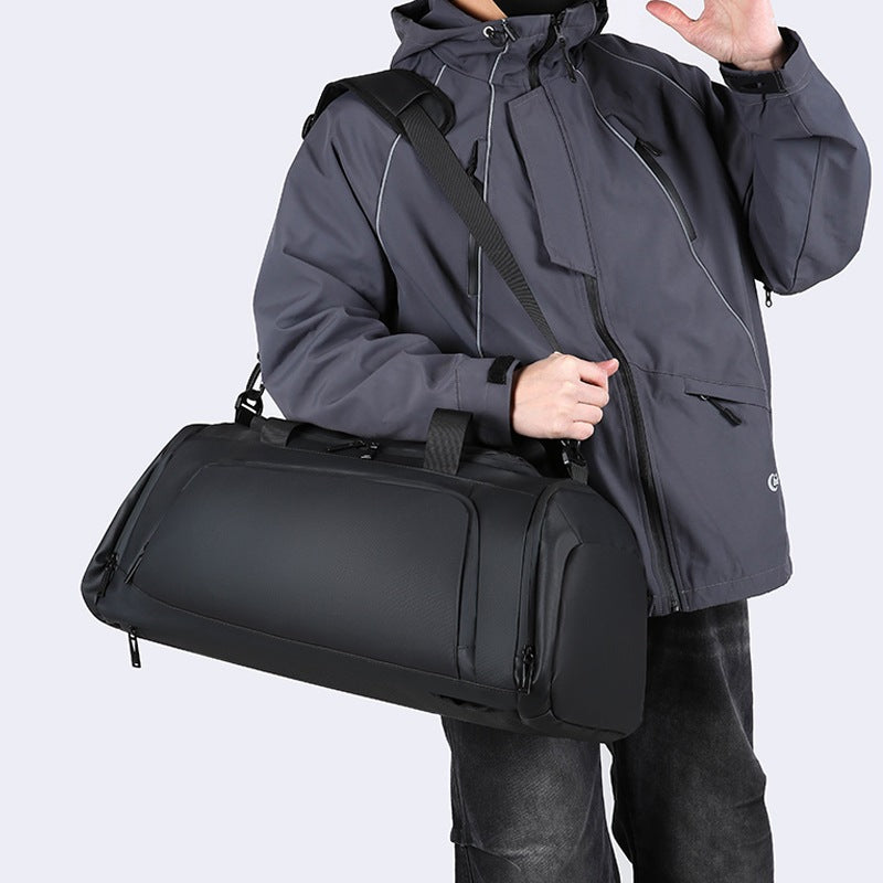 Sporty travel bag with water-repellent design and spacious interior Bowlift