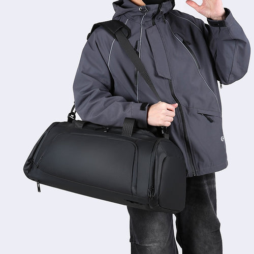 Sporty travel bag with water-repellent design and spacious interior Bowlift