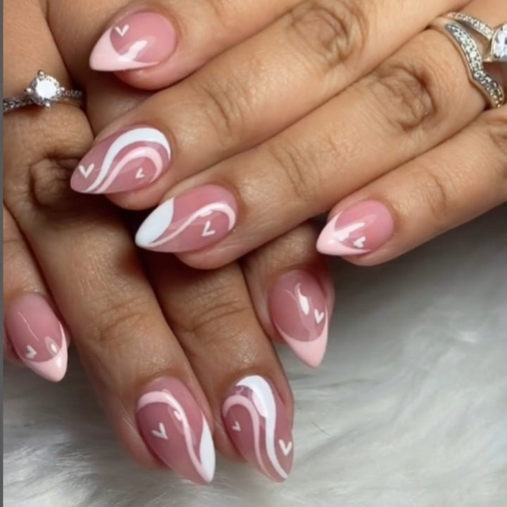 Artistic Heart-Design Press-On Nails Bowlift