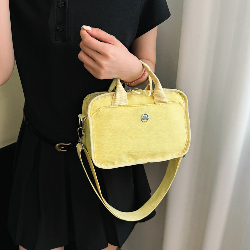 Tote bag with adjustable shoulder strap and extra storage Bowlift