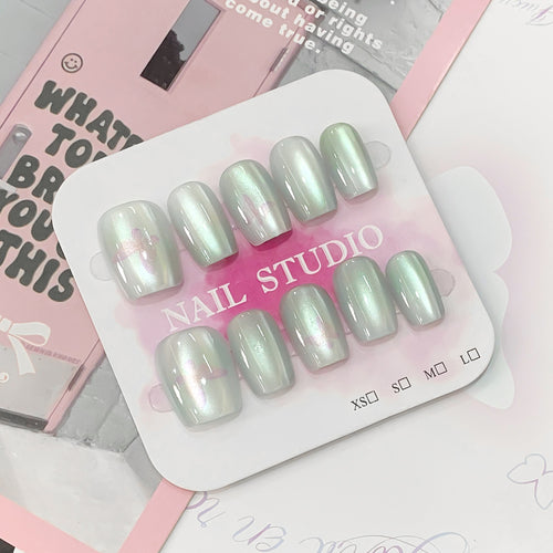Artful artificial nails with shimmering design Bowlift