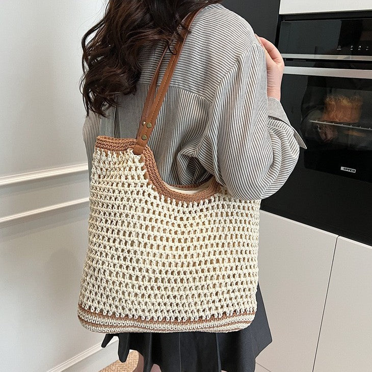 Handwoven beach bag with special details Bowlift