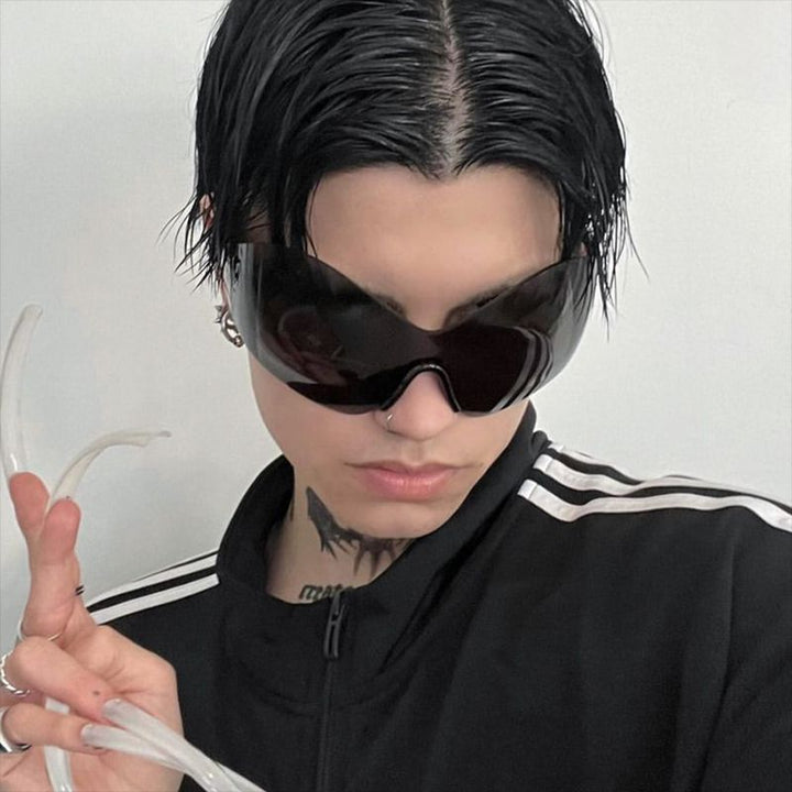 Women's visor-style sunglasses with innovative protection design Bowlift