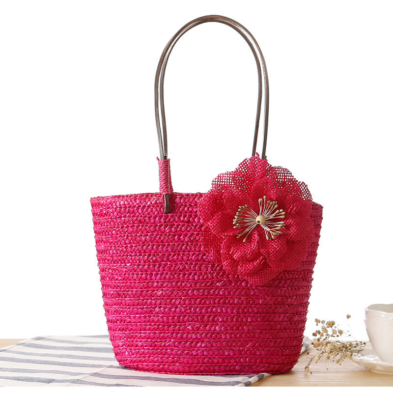 Elegant bast bag with flower appliqué Bowlift
