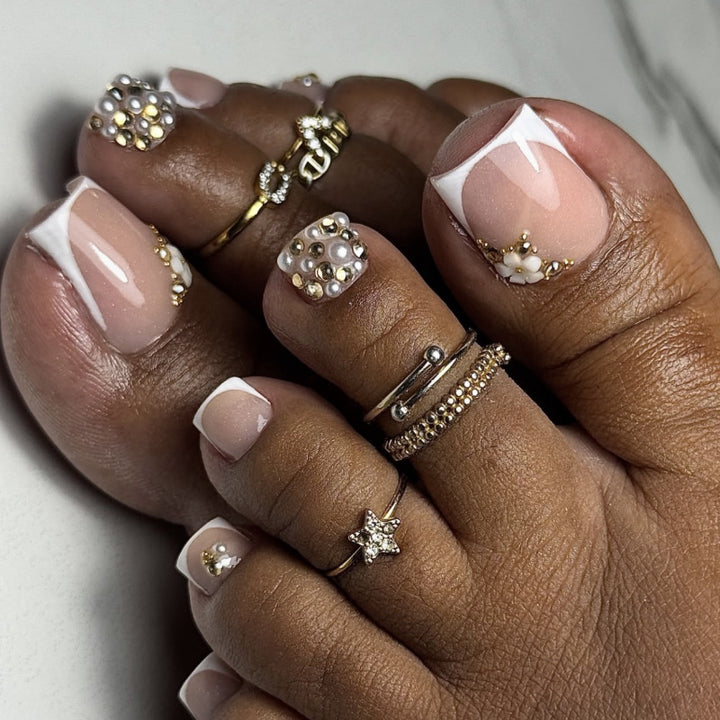 Artful toenail decoration with elegant gold accent Bowlift