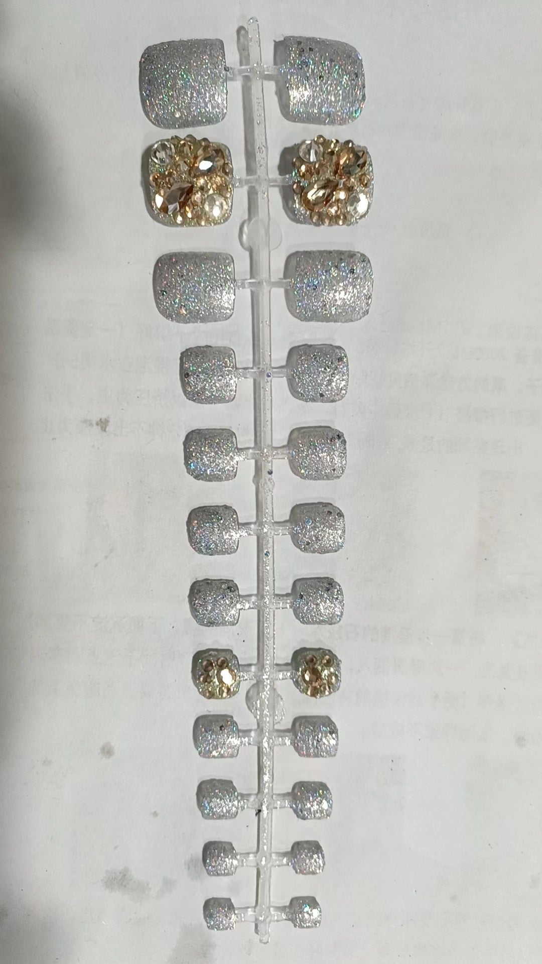 Glamorous Rhinestone-Decorated Press-On Nail Set Bowlift