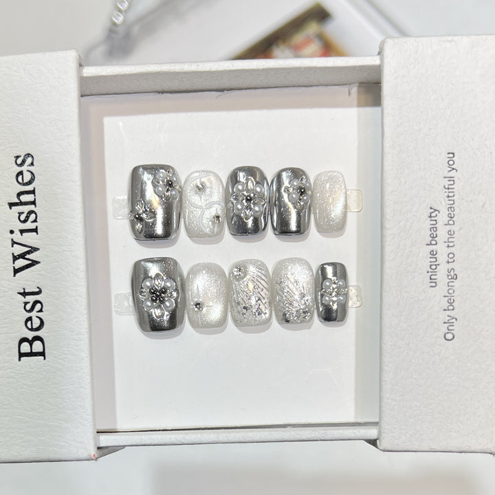 Decorative Silver Press-On Nail Set Bowlift