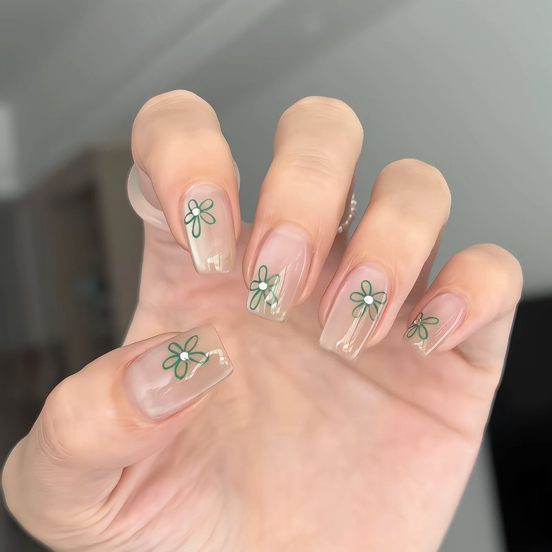 Whimsical Bear-Themed Press-On Nail Art Kit Bowlift