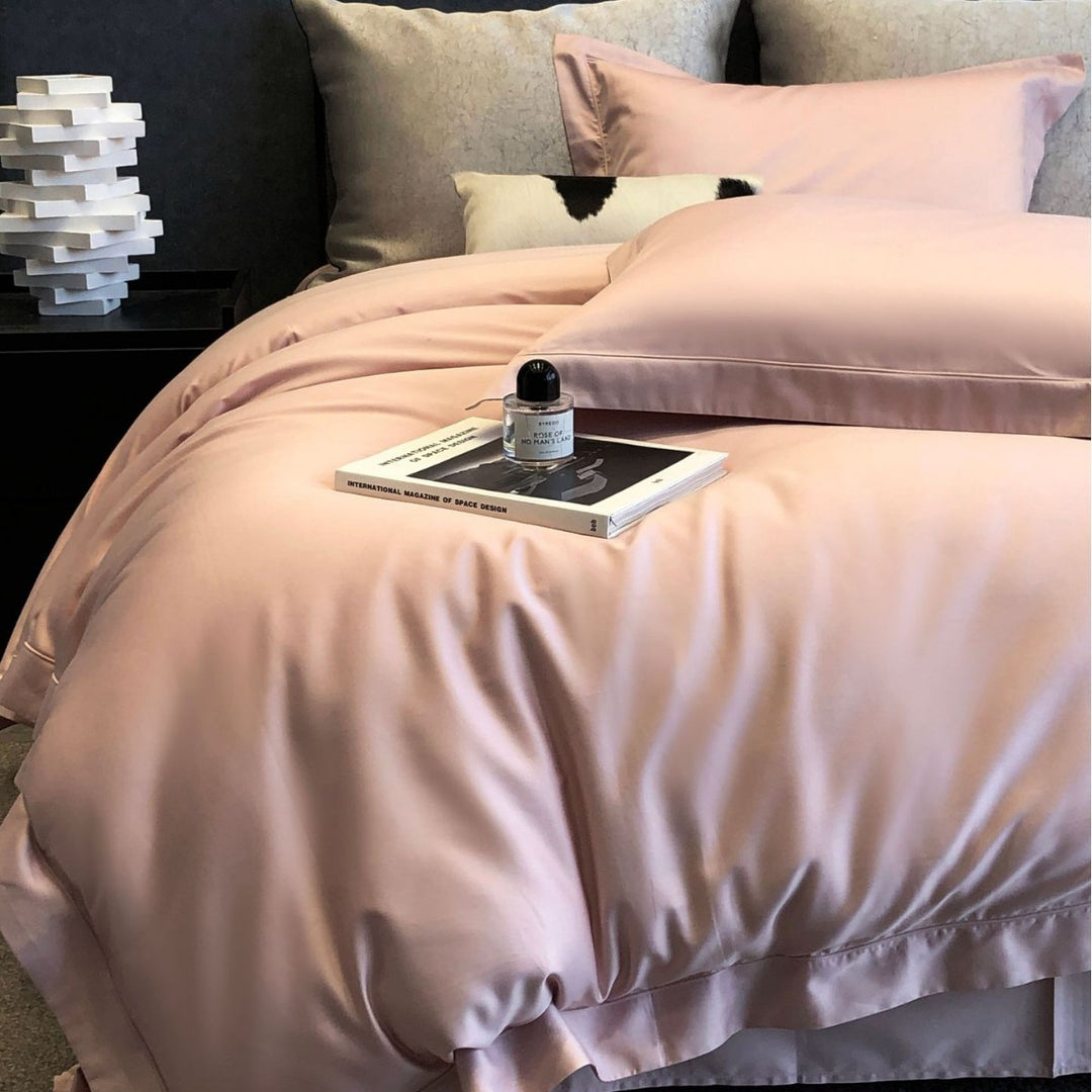 Silk satin bedding set with extra-fine shine and concealed zipper