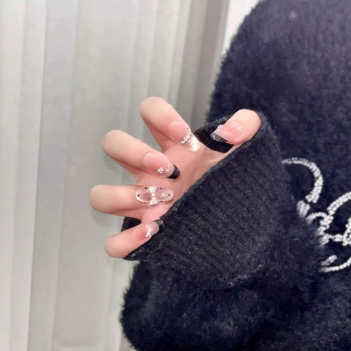 Glamorous Press-On Nail Art Bowlift