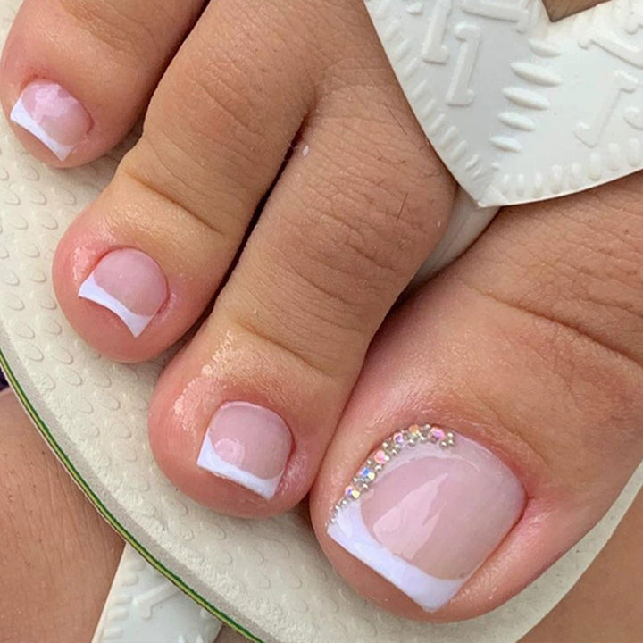Nail set with shimmering holographic design Bowlift
