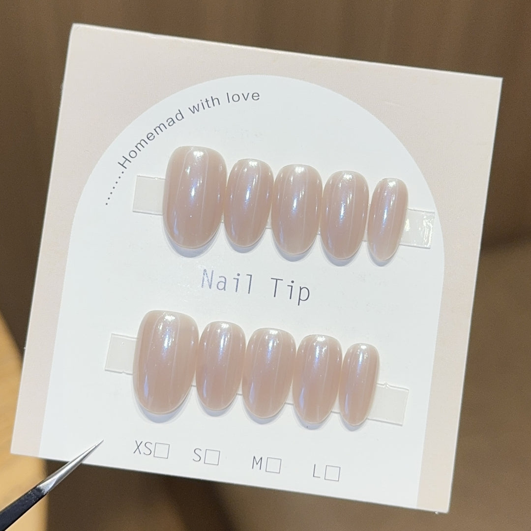 Artificial nails in a timeless elegant design Bowlift