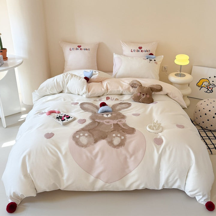 Children's bedding set with large rabbit motif, plush appliqué and pom-pom corners