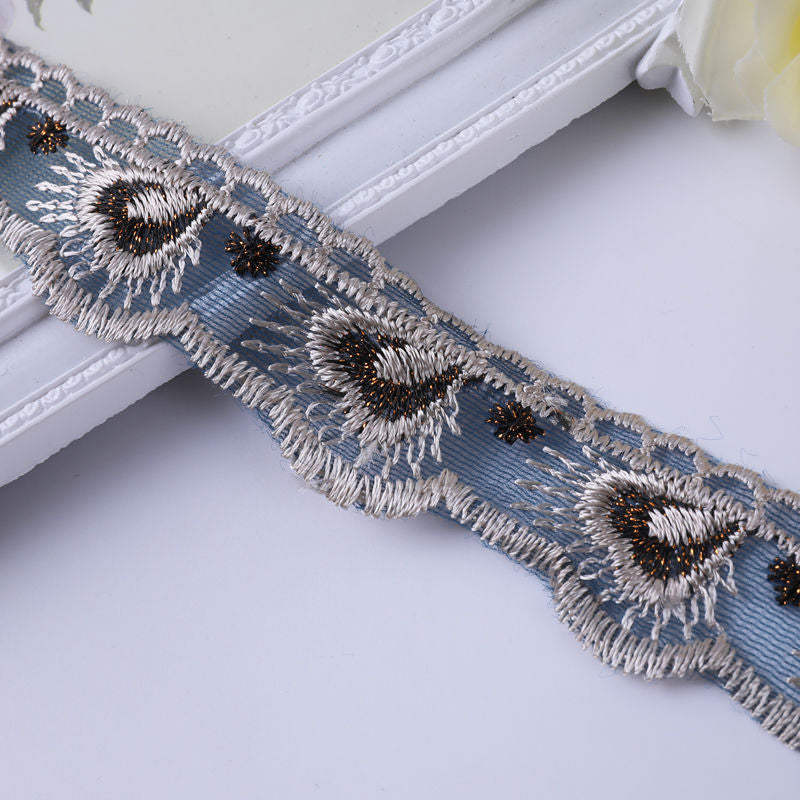 Decorative lace trim Bowlift