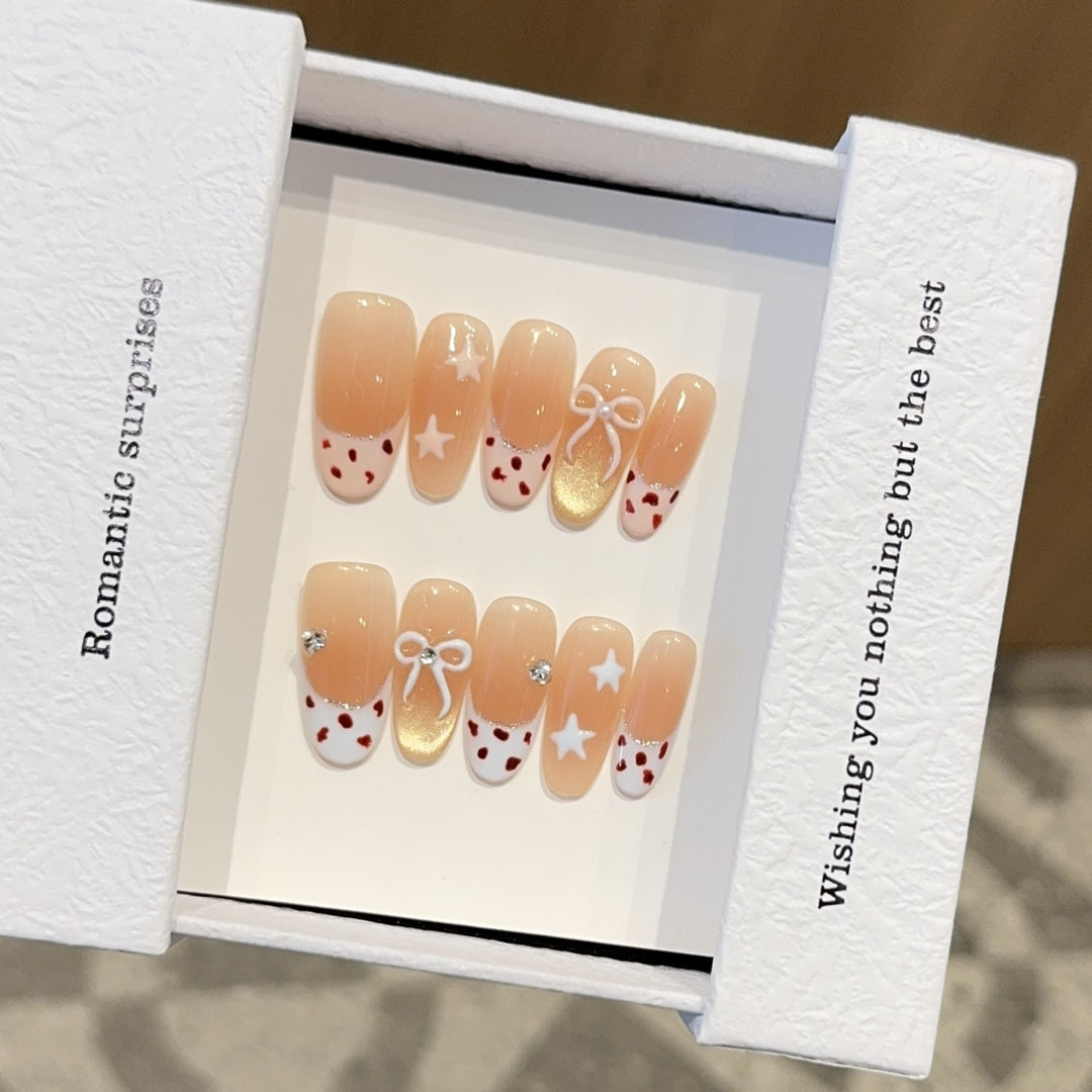 Artificial nails with decadent design and romantic accents Bowlift
