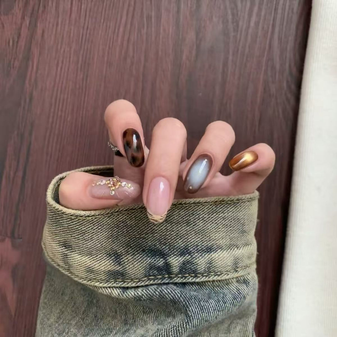 Trendy Press-On Nail Art Bowlift