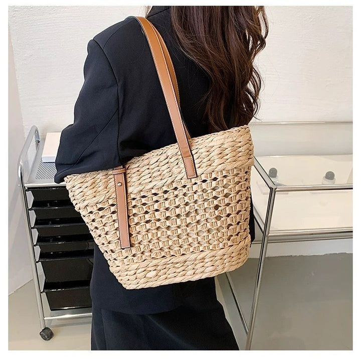Handwoven Beach Bag in Modern Design Bowlift
