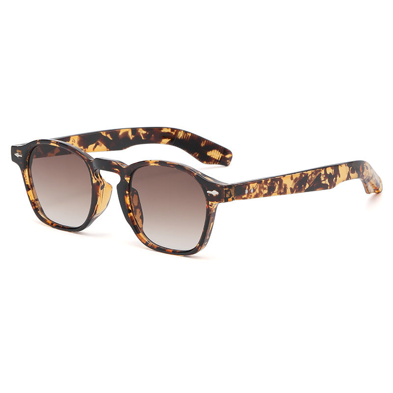 Women rebellious retro-inspired sunglasses Bowlift